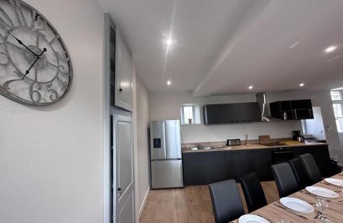 Theneuille Casa | Charmant gîte historique à Theneuille avec espaces extérieurs calmes - FR-1-489-571