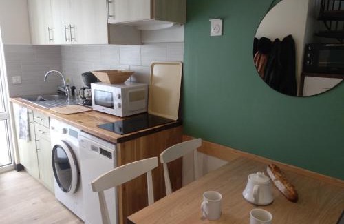 Guidel Apartamento | Charmant logement Guidel Plage, vue mer, piscine chauffée, avec une chambre
