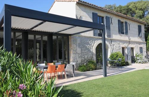 Saint-Etienne-du-Gres Casa | *Charmant Mas Rénové avec Piscine et Jardin au Cœur de la Provence!* - FR-1-599-17