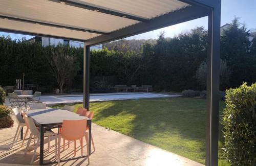 Saint-Etienne-du-Gres Casa | *Charmant Mas Rénové avec Piscine et Jardin au Cœur de la Provence!* - FR-1-599-17