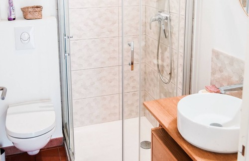 Cardet Apartamento | Charmant Studio au Coeur D'une Propriété Équestre