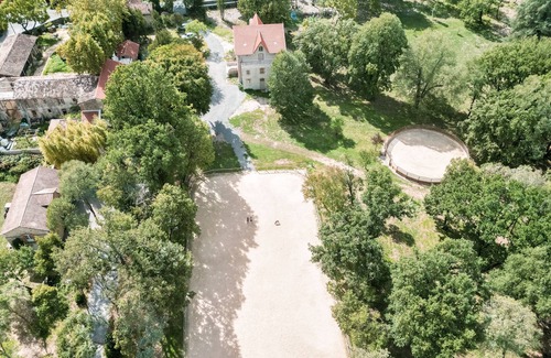 Cardet Apartamento | Charmant Studio au Coeur D'une Propriété Équestre