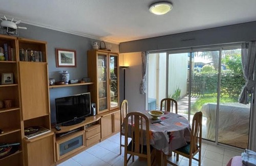 Soustons Apartamento | Charmant T2 avec piscine et terrasse face au lac, parking privé, animaux acceptés - FR-1-379-55