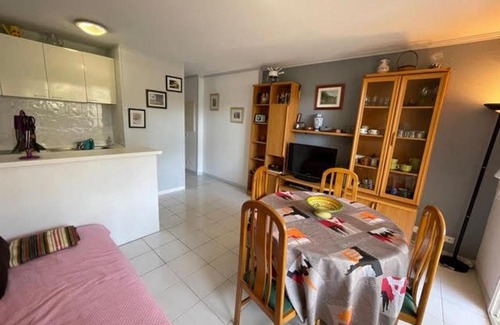 Soustons Apartamento | Charmant T2 avec piscine et terrasse face au lac, parking privé, animaux acceptés - FR-1-379-55