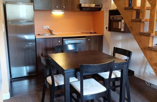 Jausiers Apartamento | Charmant T2 dans un château à Jausiers, piscine et sauna, idéal pour 4 personnes - FR-1-165B-42