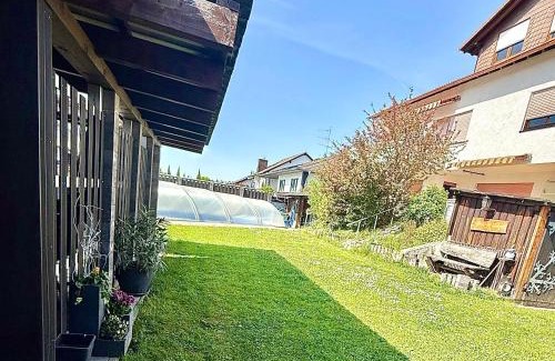 Villmar Apartamento | Charmante Ferienwohnung Ziegler mit Pool