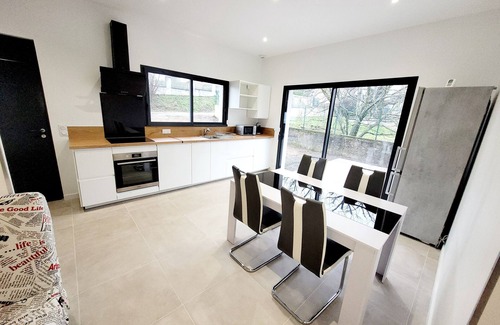 Brie-et-Angonnes Casa | Charmante Maison Individuelle à la Campagne