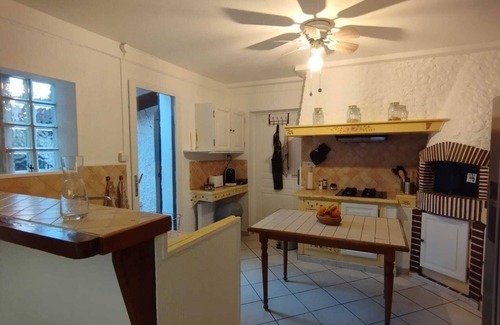 Irigny Casa | Charmante Maison Avec Jardinet Offrant de 4 à 6 Lits à 10 Minutes de Lyon Centre