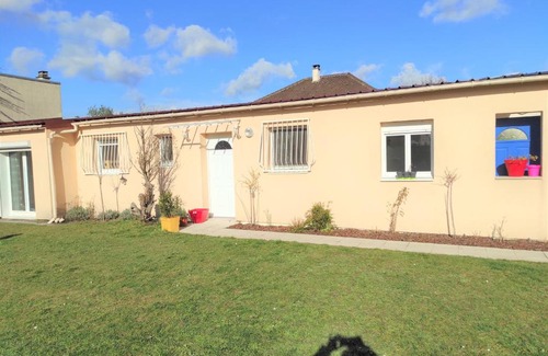 Chelles Casa | Charmante maison proche de Disney Parking gratuit