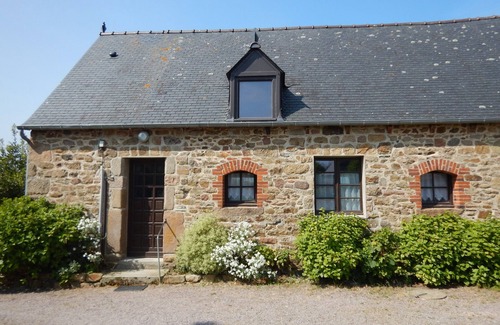 Louannec Casa | Charmante Maisonnette Rénovée, Proche Plage