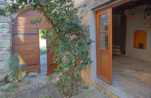 Saint-Trinit Casa | Charmante petite maison de village, charming village little house