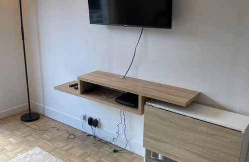 Bailly Apartamento | Charmante studette dans un quartier très calme