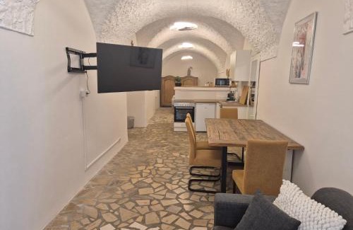 Laufen Apartamento | Charmantes Brauerei-Altstadtgewölbe