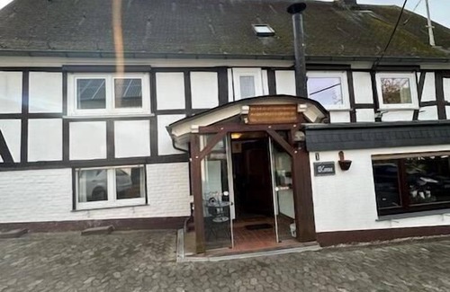 Hilchenbach Apartamento | Charmantes Fachwerkhaus in Ruhiger Lage mit Garten