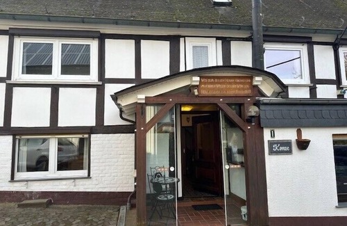 Hilchenbach Apartamento | Charmantes Fachwerkhaus in Ruhiger Lage mit Garten