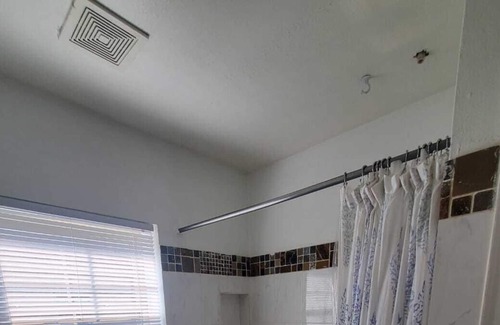 Southgate Apartamento | Charming 1 Bdr/ 1 Bth Upstairs Unit in Med Center