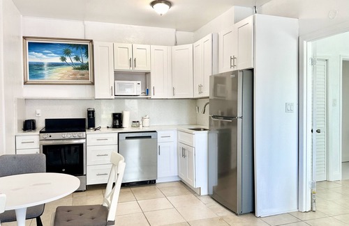 Coquina Key Casa | Charming 1-bedroom house in pleasant St. Petersburg w/ Dock & Free Kayaks
