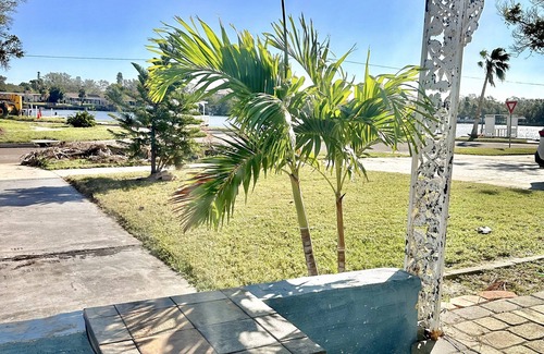Coquina Key Casa | Charming 1-bedroom house in pleasant St. Petersburg w/ Dock & Free Kayaks