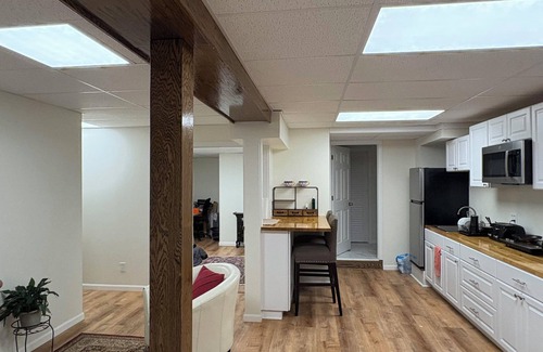 Greenfield Apartamento | Charming 1-bedroom apartment with WiFi and AC in elite area of Greenfield, MA