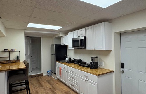 Greenfield Apartamento | Charming 1-bedroom apartment with WiFi and AC in elite area of Greenfield, MA