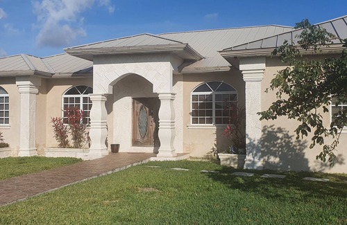 Bahamia West Apartamento | Charming 1 bedroom apartment, just minutes away from the beach