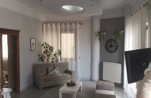 Kastoria Apartamento | Charming 1-bedroom apartment in welcoming Kastoria with WiFi, AC