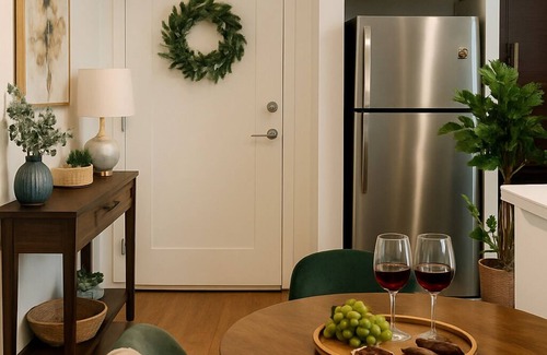 Downtown Apartamento | Charming 1-bedroom apartment in lovely Glendale with fitness room