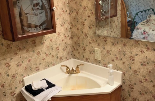 Weissert Cama Y Desayuno | Charming 1-bedroom bed & breakfast. Close to everything, away from it all.