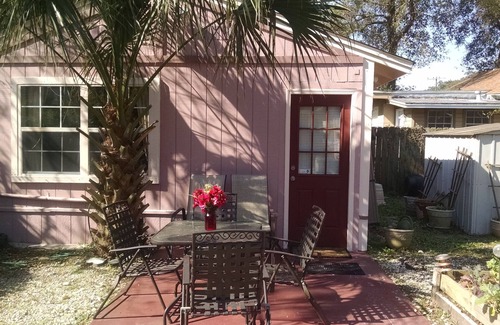 Southeast Pensacola Cabaña | Charming 1-bedroom cottage with AC in beautiful Pensacola