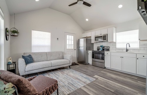 El Reno Cabaña | Charming 1-bedroom cottage on west side of OKC.