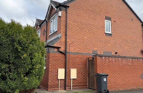 Acocks Green Casa | Charming 1-bedroom house for Solo, Couple & Family WiFi & Parking in Birmingham