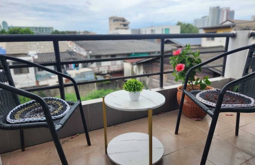 Bang Kho Laem Casa | Charming 1-bedroom house with fitness room and AC in awesome Bangkok