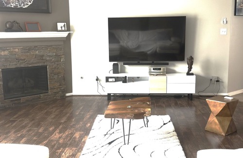 Barker Casa | Charming 1-bedroom house with AC, WiFi in peaceful Katy, shared.