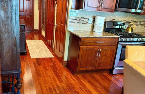 West Islip Apartamento | CHARMING 1-bedroom LAKEFRONT apartment + CANOE by Robert Moses State BEACHES.
