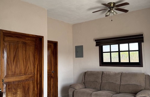 La Unión de Isidoro Montes de Oca Casa | Charming 1-bedroom house with WiFi, AC in welcoming La Saladita