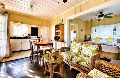 Waimea Casa | Charming 1-Bedroom Oceanfront Cottage