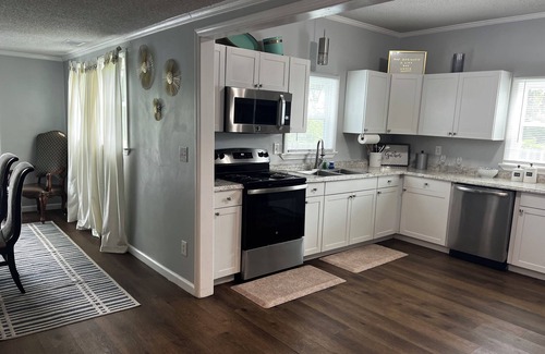 Wadley Condominio | Charming 1-bedroom Suite in adorable Wadley with AC. Suite A