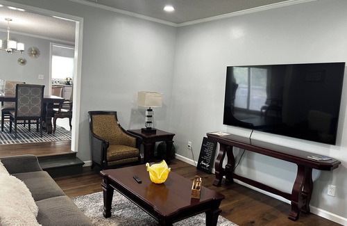 Wadley Condominio | Charming 1-bedroom Suite in adorable Wadley with AC. Suite A