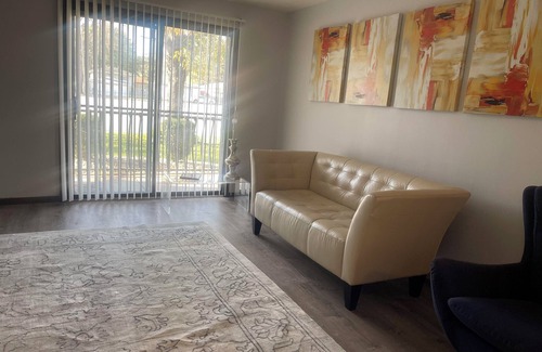 Burnham Casa | Charming 1-bedroom unit in fantastic Burnham with AC, WiFi, Laundry & parking.