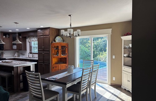 Bloomington Casa | Charming 1-bedroom house in fabulous Bloomington with AC, full kitchen, laundry.