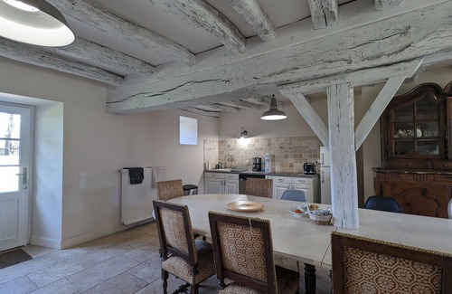 Saint-Maur Cabaña | Casa de Campo con Piscina y Encanto Histórico en Berry