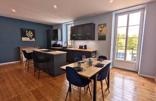 Gondeville Cabaña | Charming 19th-century house in Jarnac with 3 bedrooms, private courtyard & parking