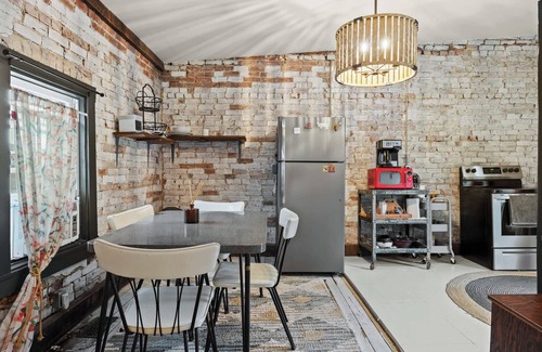Limerick Apartamento | Charming 1BR Retreat in the Heart of Louisville!