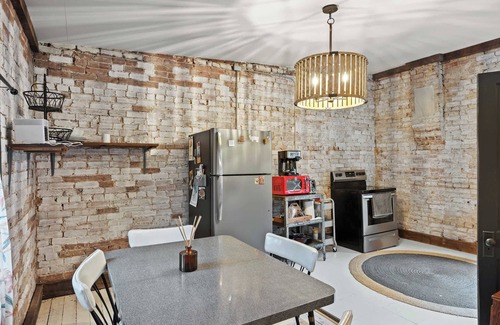 Limerick Apartamento | Charming 1BR Retreat in the Heart of Louisville!