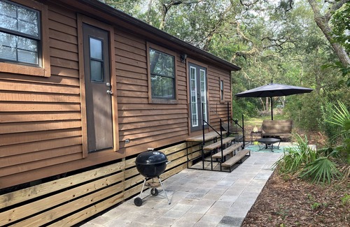 White Springs Cabina | Charming 2-2 cabin in White Springs on the Suwannee River and Florida trail.