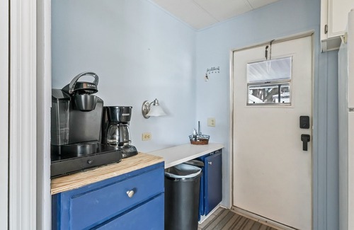 Silver Lake Casa | Charming 2/2 Manufactured Home in the Village of Silver Lake – Includes Golf Car