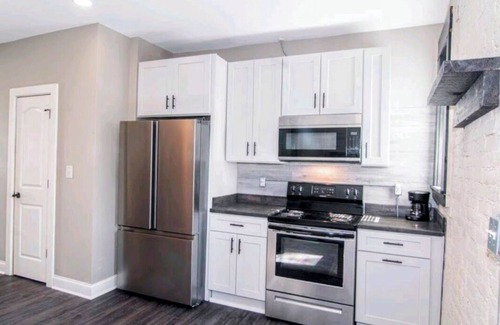 Near East Columbus Casa | Charming 2-bed 1/2 duplex with ensuite bathrooms, Wi-Fi, close to everything!