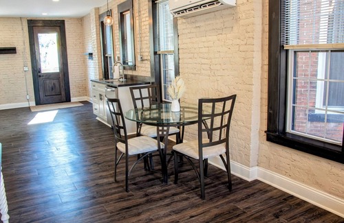 Near East Columbus Casa | Charming 2-bed 1/2 duplex with ensuite bathrooms, Wi-Fi, close to everything!