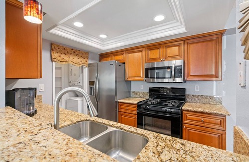 Rancho Penasquitos Condominio | Condominio de lujo 2BR / 2BA cerca de las playas y los hipódromos Del Mar, Legoland, Sea World.
