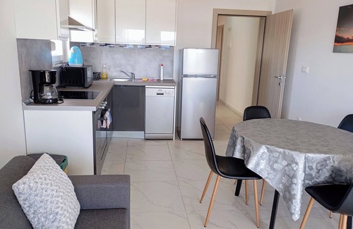 Okrug Gornji Apartamento | Charming 2-bed Apartment in Okrug Gornji